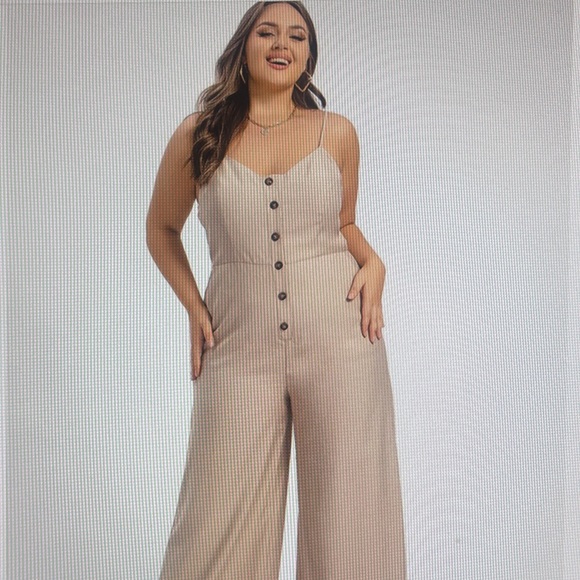 Curvesoul Pants - NWT Women’s Curvesoul V-Neck Cami Jumpsuit.  1X. Plus Size.  Soo Cute